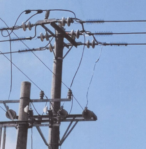 铝合金悬垂线夹使用要领：