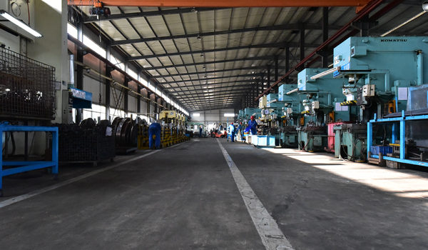 架线支架金具：电力系统中的多功能守护者